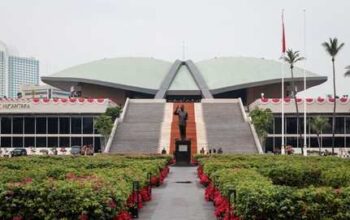 DPR Nilai Prabowo Sosialis lewat Program MBG dan KDMP - justra.id