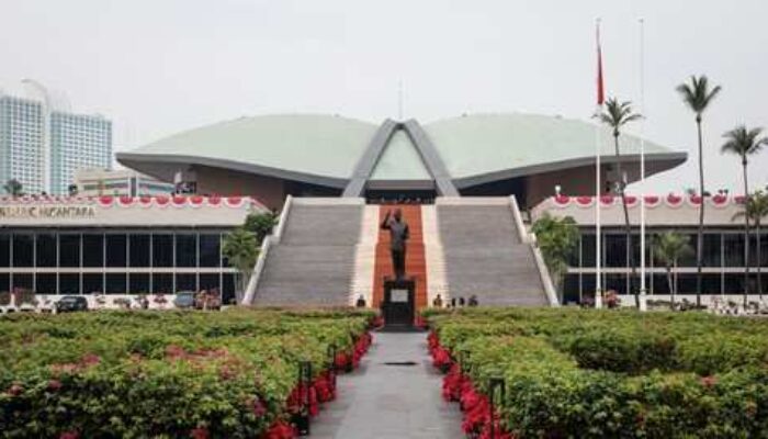 DPR Nilai Prabowo Sosialis lewat Program MBG dan KDMP