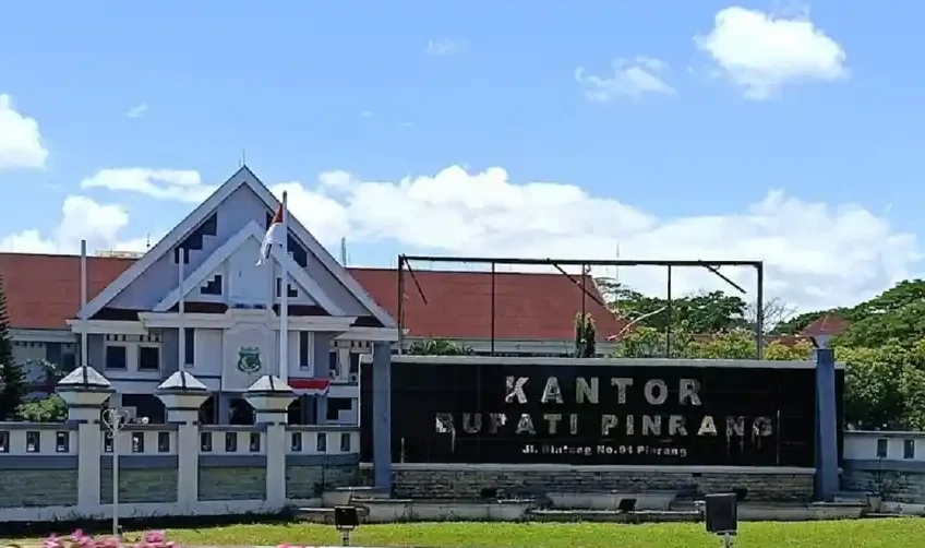 “Jangan Jadi Raja Tebang Pilih, HMI Pinrang Soroti Alih Fungsi Aset Pemda” 1 20250820 Kantor Bupati Pinrang e1790180315330