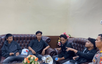 Massa Aksi BEM ICP Segel Ruang Ketua DPRD Pinrang, Desak Rekomendasi Pencopotan Menteri Kehutanan 3 Cuplikan layar 2026 10 22 145008