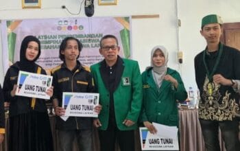 HMI Gandeng Bulog dan PLN UP3 Pinrang Salurkan Beasiswa Lafran untuk Mahasiswa Yatim Piatu di ICP